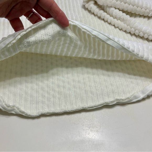 2 decorative home brilliant pillow covers 20X20
creamy white - Picture 4 of 9